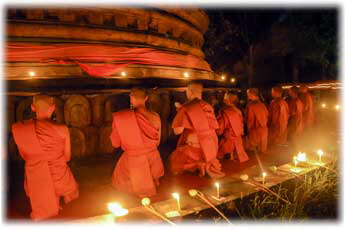 2025-makha-bucha-monks-pray